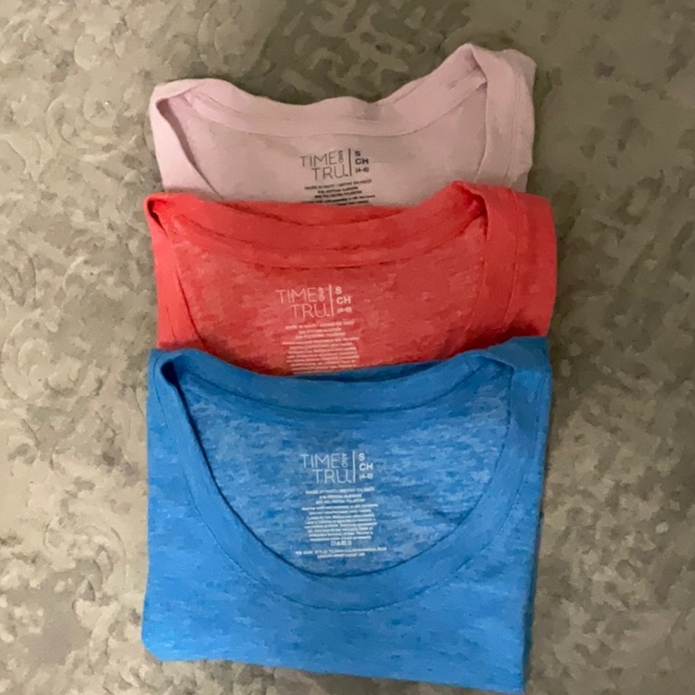 Set of. 3 T shirt bundle.